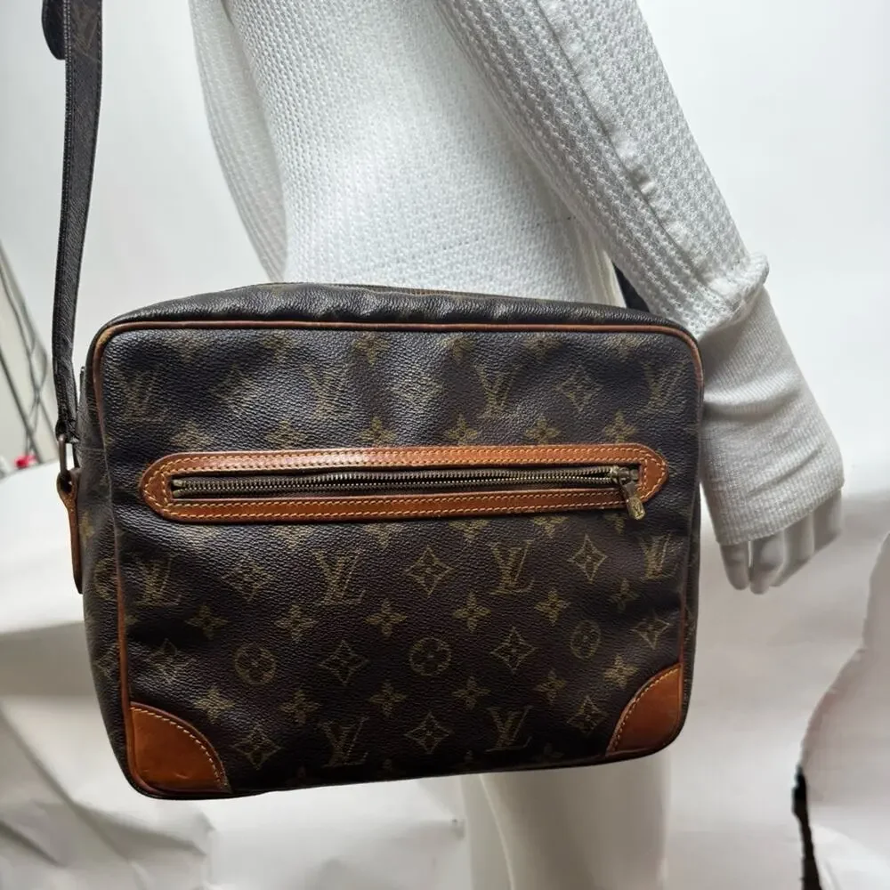 Louis Vuitton Brown Monogram Potomac top zip shoulder bag with adjustable strap